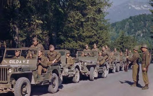 Les paras de la 101st Airborne se succèdent au Berghof.